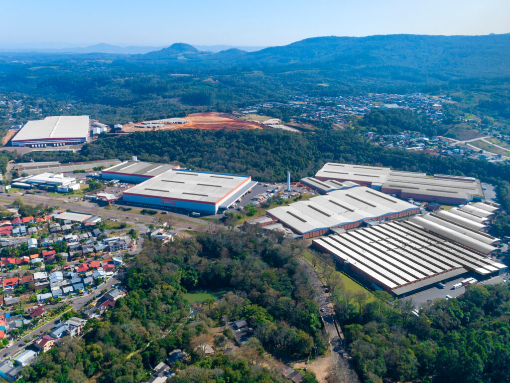Vista aérea da sede e fábrica do Grupo Herval em Dois Irmãos.